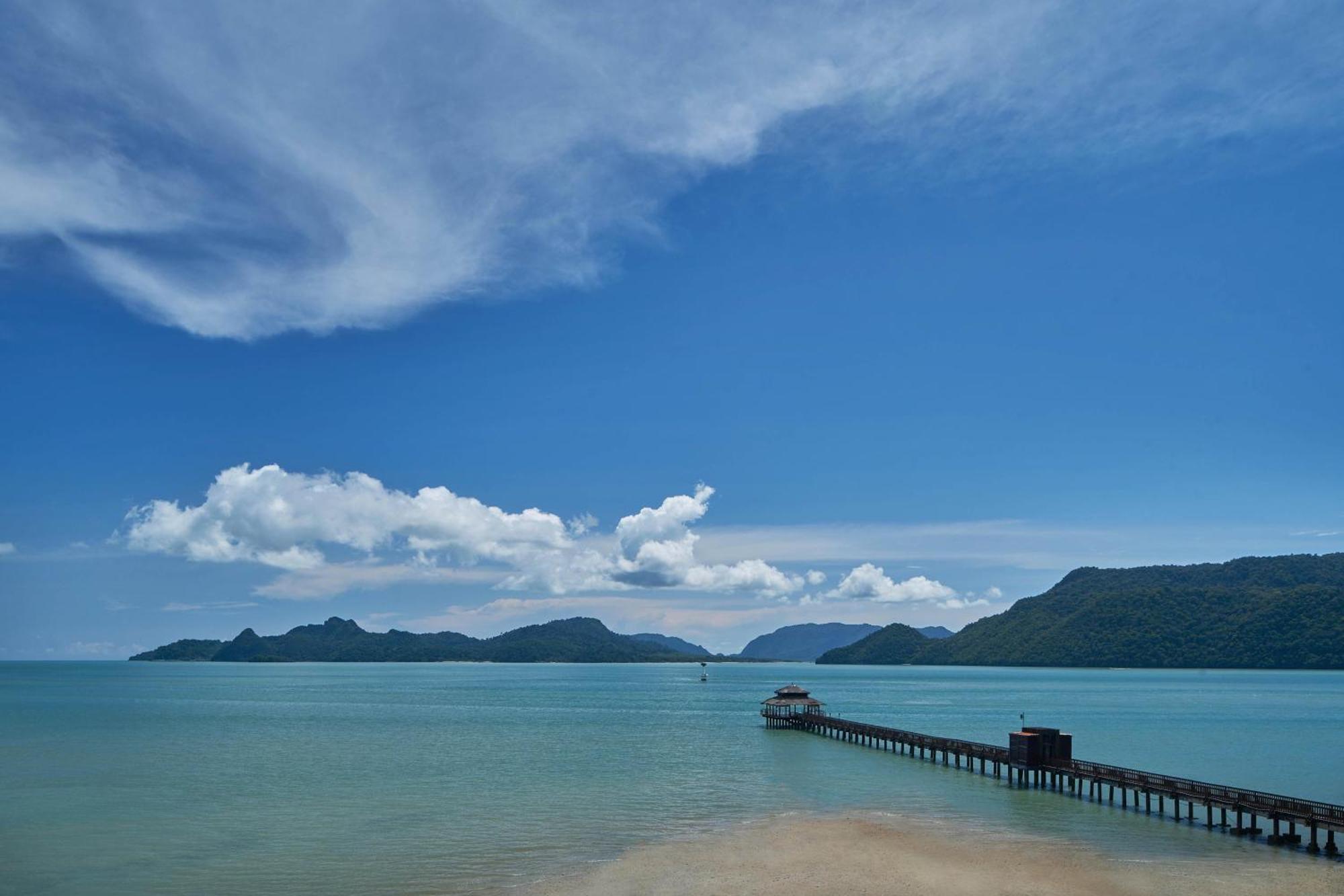 The Westin Langkawi Resort&Spa Kuah Exterior foto View of the Gulf of Thailand from the mainland