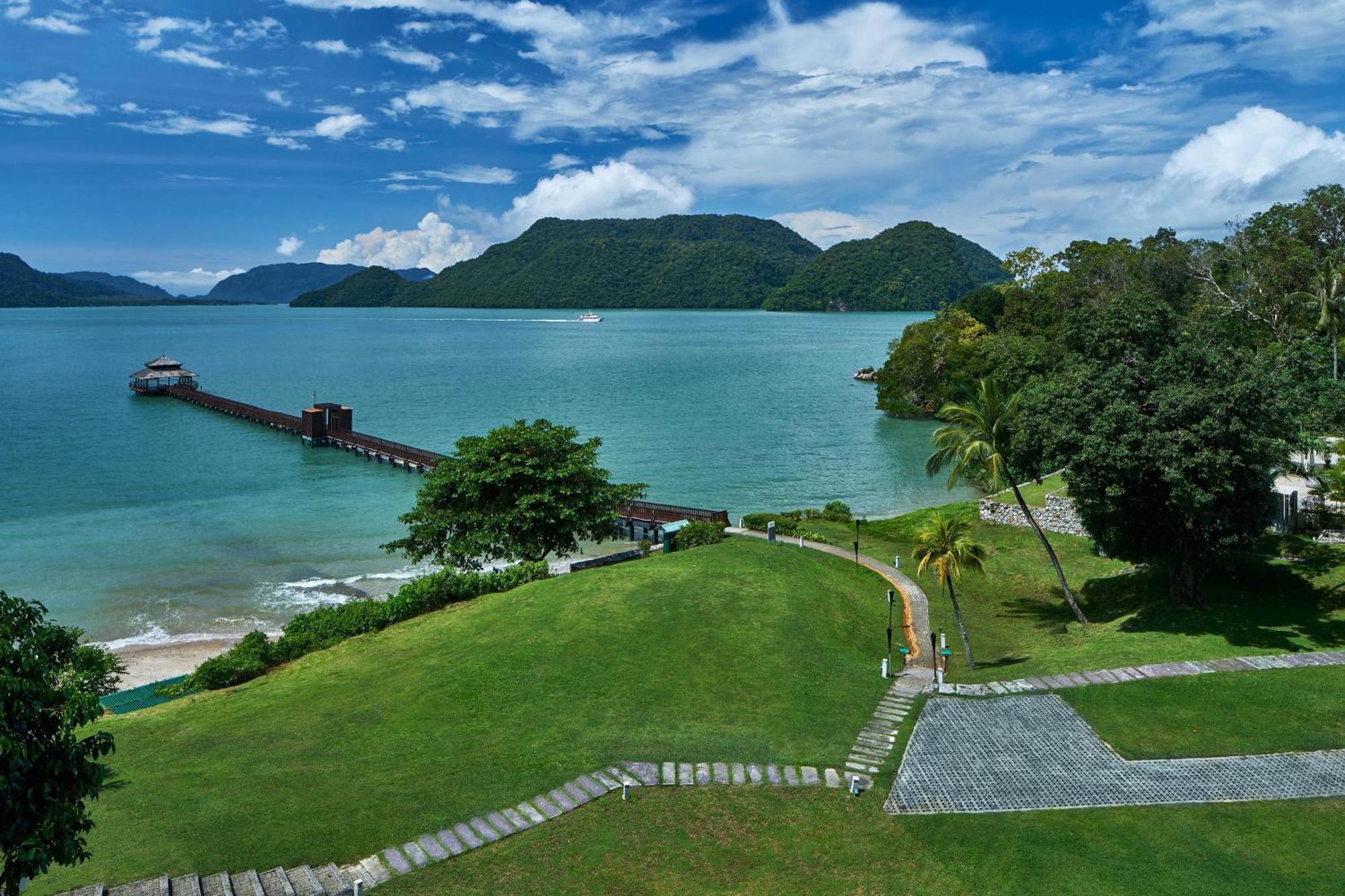 The Westin Langkawi Resort&Spa Kuah Exterior foto View of the Andaman Sea from the resort