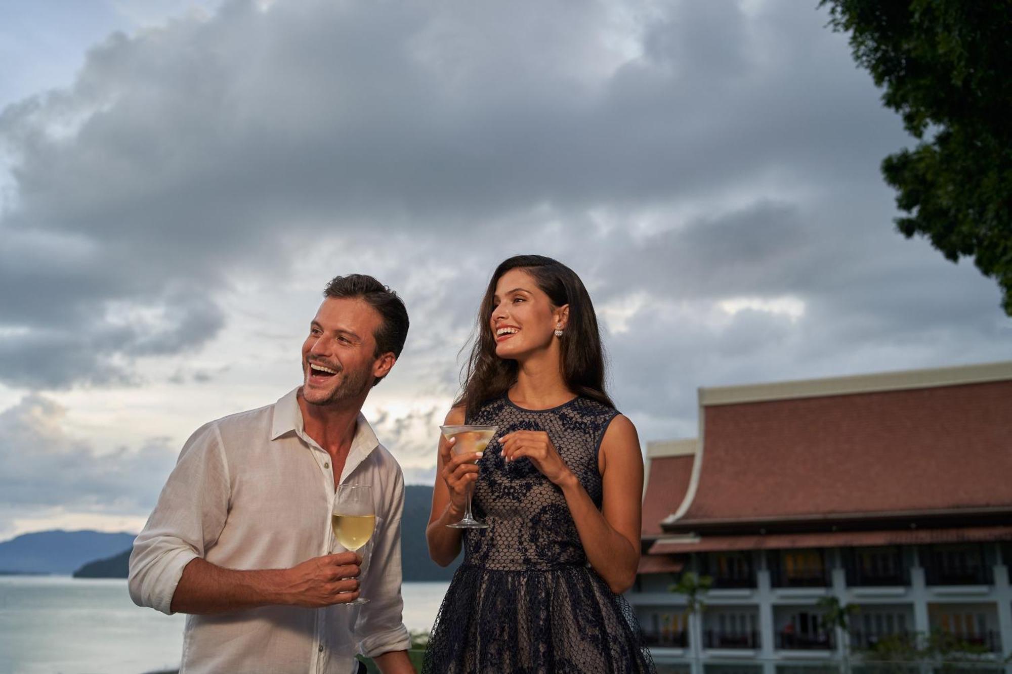 The Westin Langkawi Resort&Spa Kuah Exterior foto A couple at the Royal Thai Suite