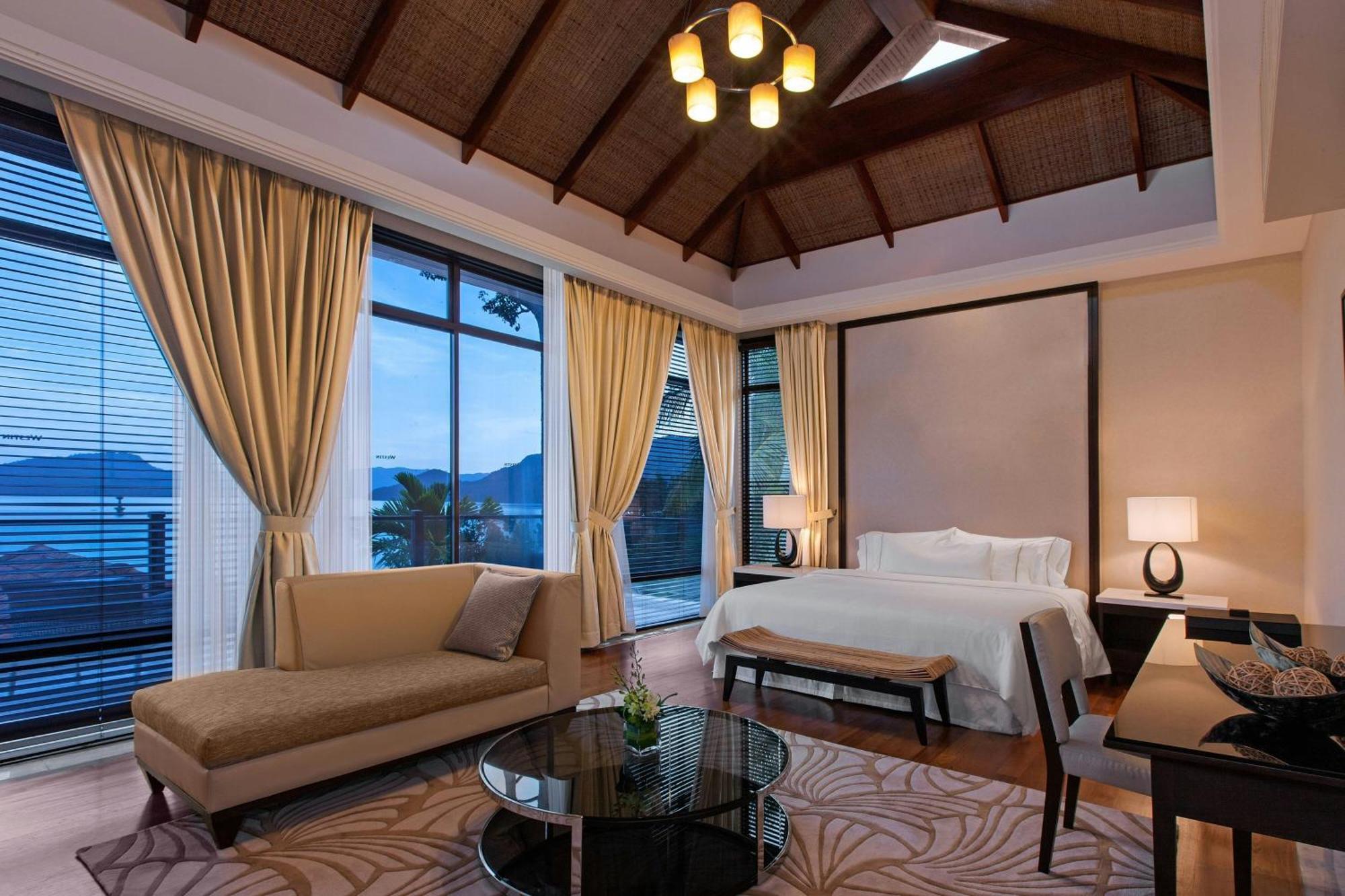 The Westin Langkawi Resort&Spa Kuah Exterior foto A bedroom at the Westin Langkawi Resort & Spa
